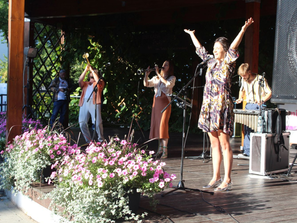 Publiczność gorąco oklaskiwała Warszawską Orkiestrę Sentymentalną