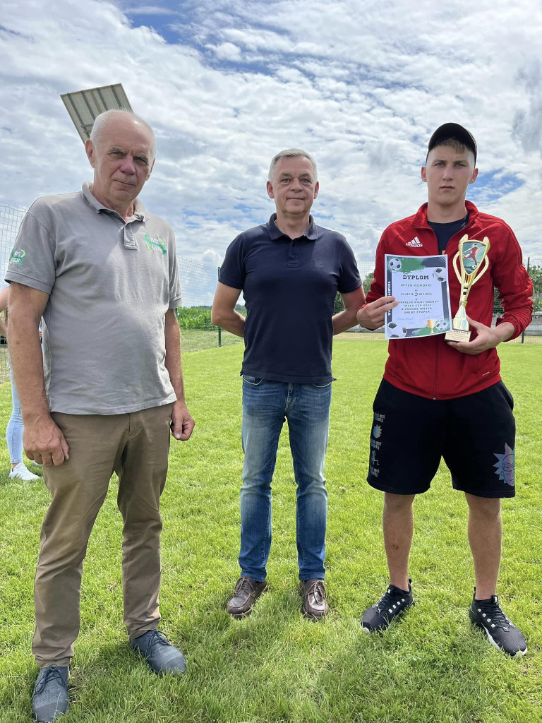 Raz Dąbrowa, raz Albatrosy. Futbolowe granie w Stupsku