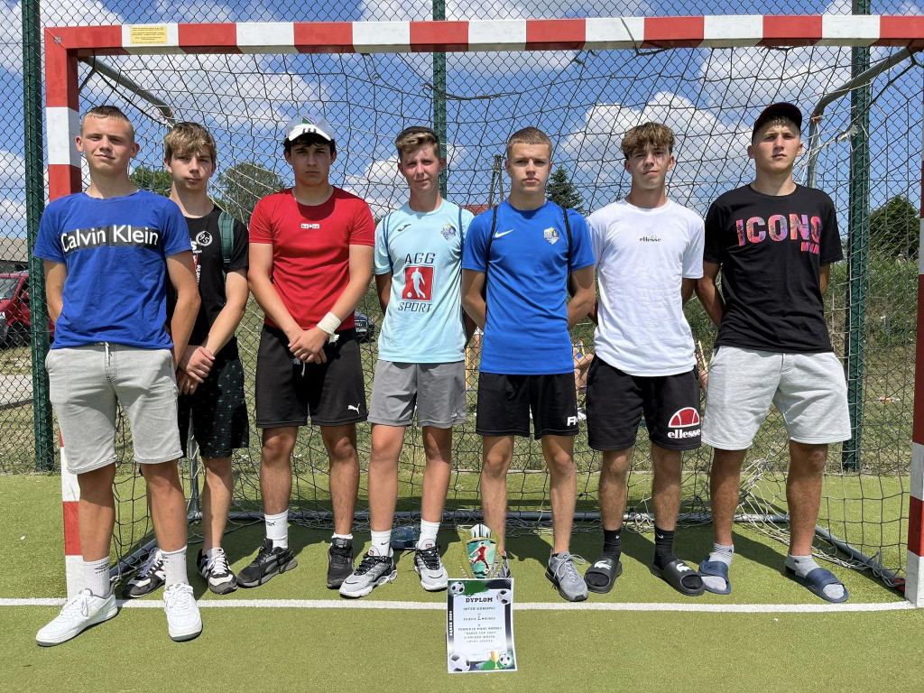 Raz Dąbrowa, raz Albatrosy. Futbolowe granie w Stupsku