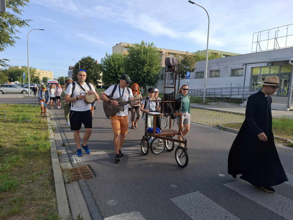 Pielgrzymi z Mławy na trasie 
