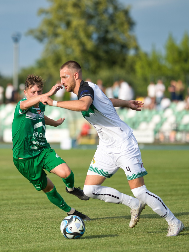 Inaguracja na remis.  Poprzeczka razy dwa
