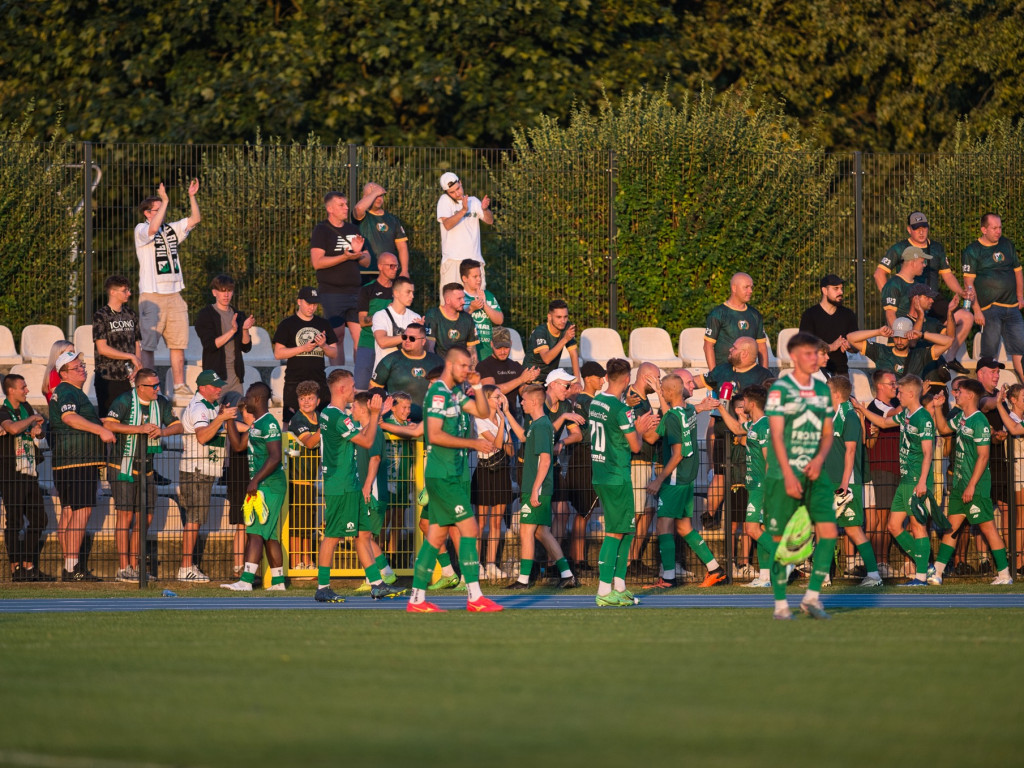 Inaguracja na remis.  Poprzeczka razy dwa