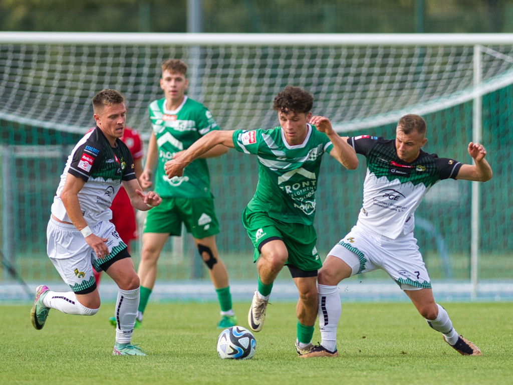 Inaguracja na remis.  Poprzeczka razy dwa