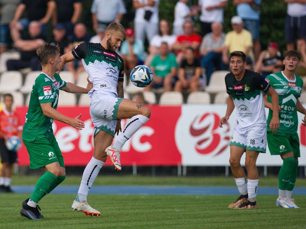 Inaguracja na remis.  Poprzeczka razy dwa