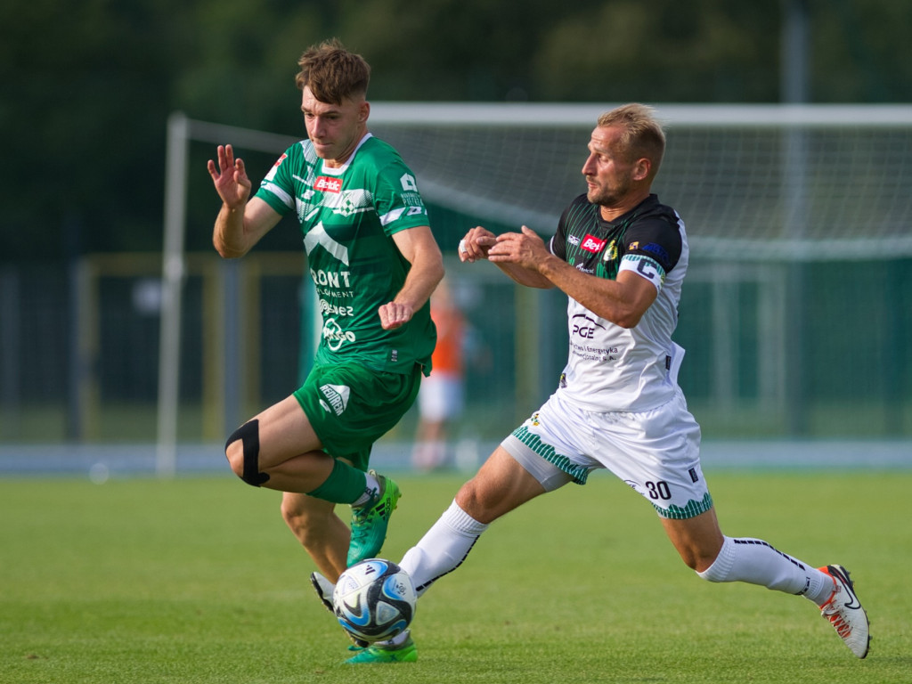 Inaguracja na remis.  Poprzeczka razy dwa