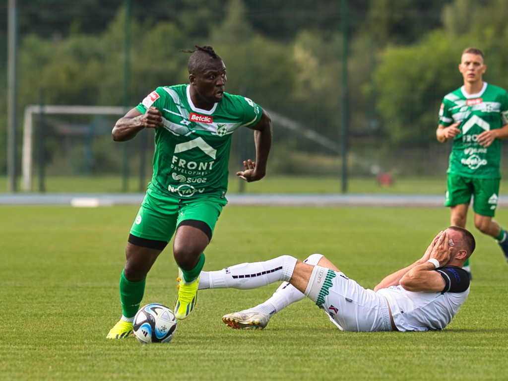 Inaguracja na remis.  Poprzeczka razy dwa