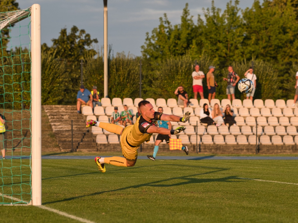 Inaguracja na remis.  Poprzeczka razy dwa