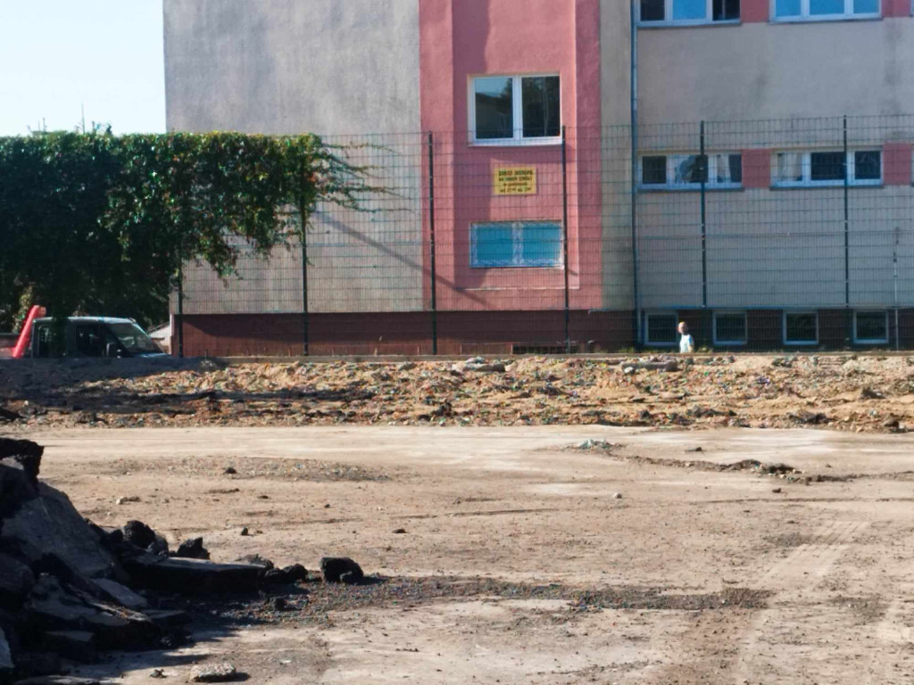 Remont boisk przy mławskiej Dwójce