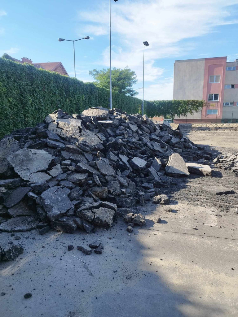 Remont boisk przy mławskiej Dwójce