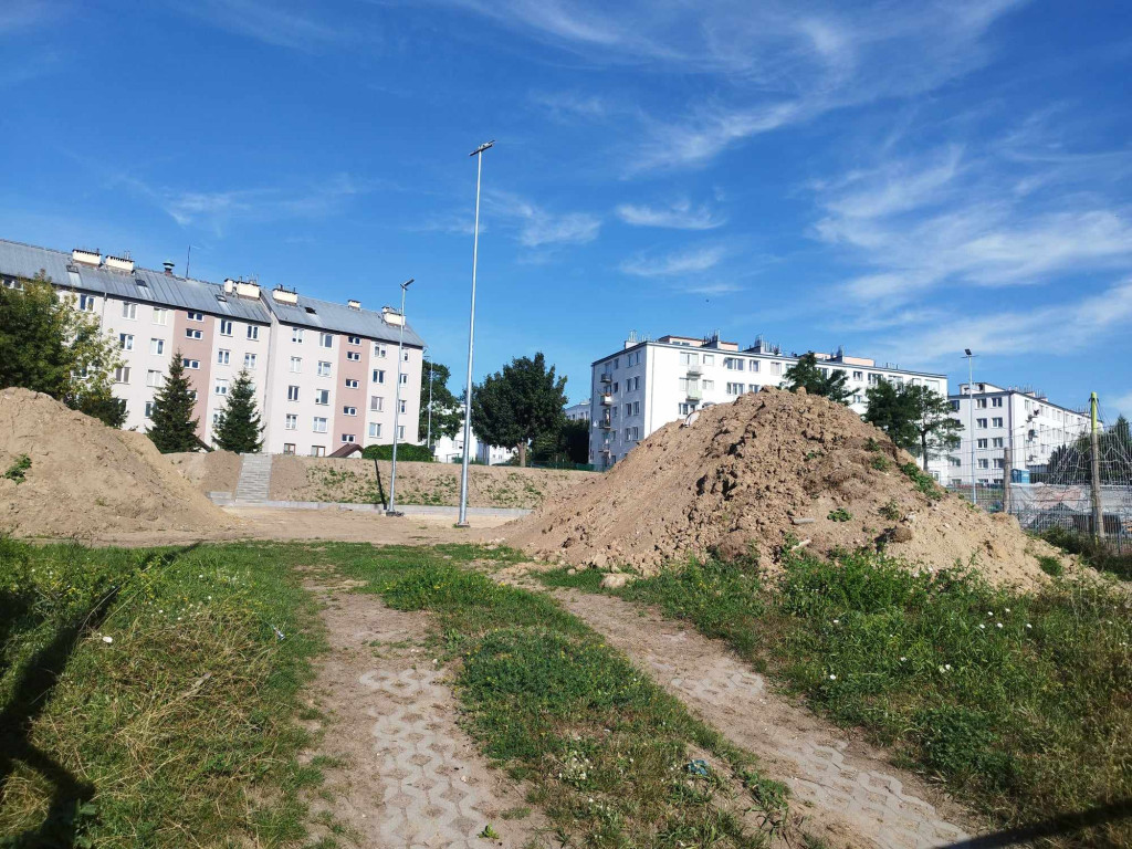 Remont boisk przy mławskiej Dwójce