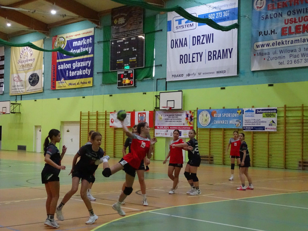 Jubileusz na boisku. Piłkarki na topie