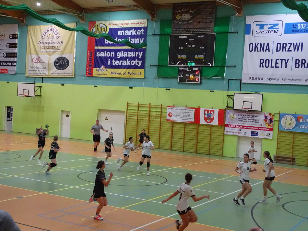 Jubileusz na boisku. Piłkarki na topie