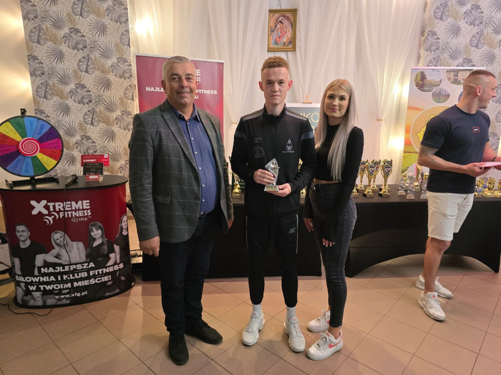 Czarna Elka z mistrzostwem. Jeziorski z koroną, Korneniev  MVP