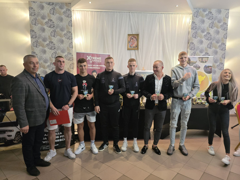 Czarna Elka z mistrzostwem. Jeziorski z koroną, Korneniev  MVP