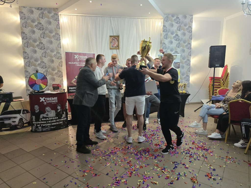 Czarna Elka z mistrzostwem. Jeziorski z koroną, Korneniev  MVP