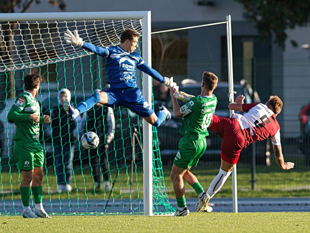 Dramatyczna końcówka. W dziesięciu bez punktu