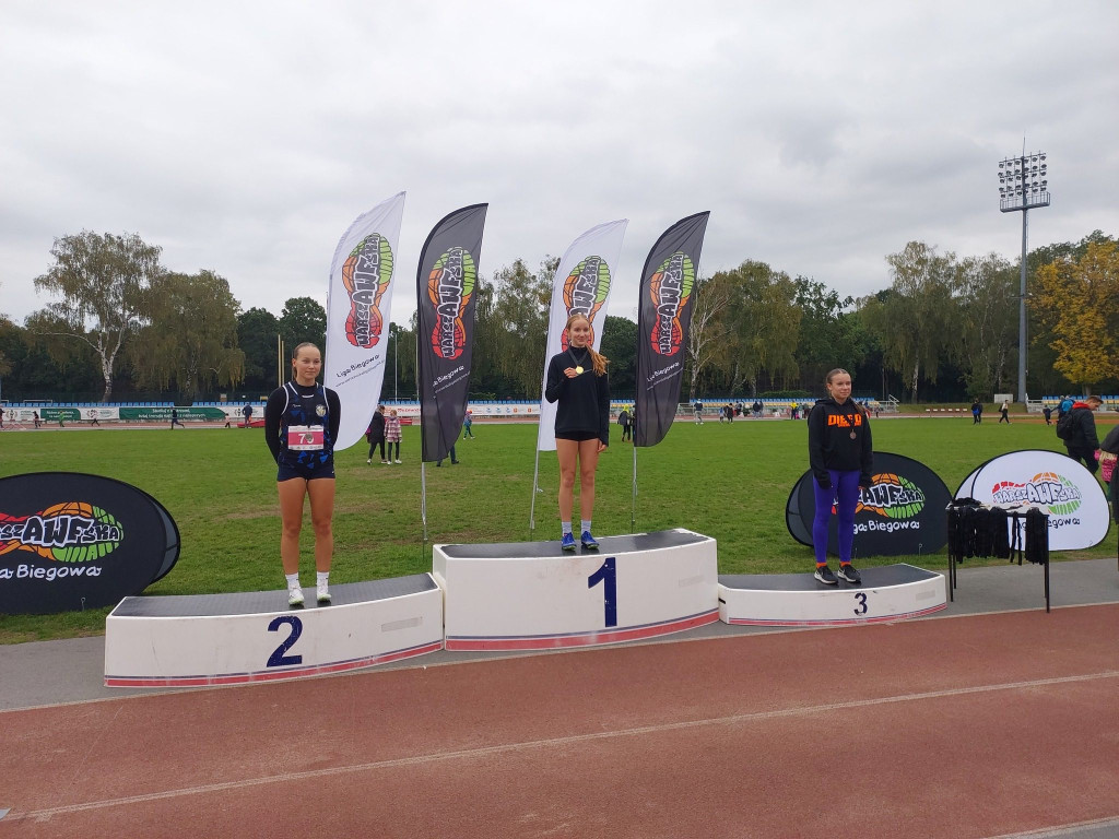 Warszawska liga z medalami i rekordami