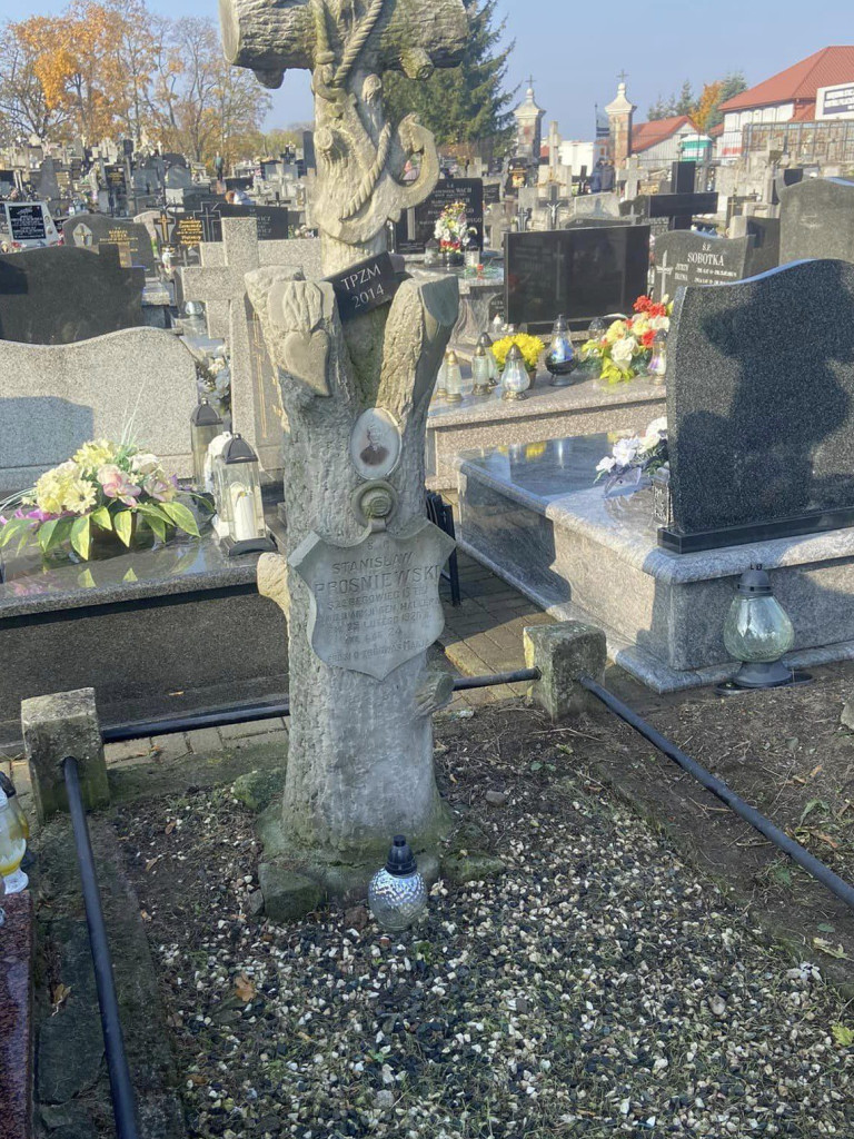 Kwesta na mławskich cmentarzach: Odnowione groby zasłużonych