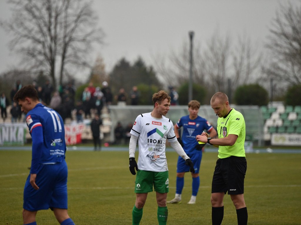 Kolejny sukces nad Bronią. Zły początek, udany finisz