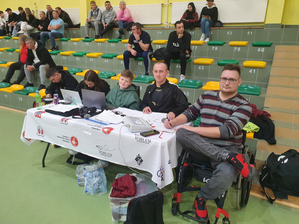 Somsiady na czele. Warriors z fair play