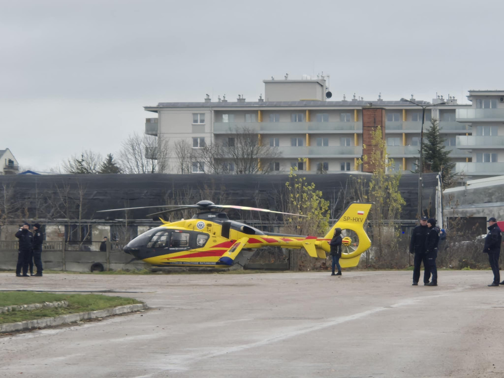 Z OSTATNIEJ CHWILI. Katastrofa budowlana na zajezdni PKS. 3 osoby pod gruzami. Wezwano 3 śmigłowce