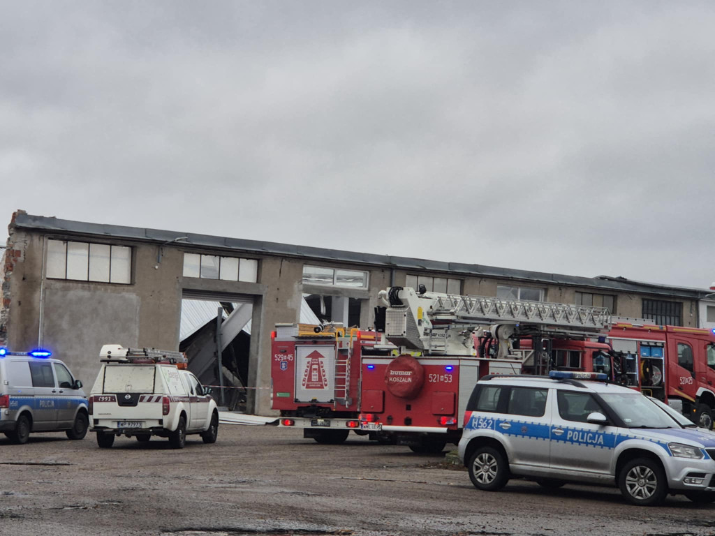 Z OSTATNIEJ CHWILI. Katastrofa budowlana na zajezdni PKS. 3 osoby pod gruzami. Wezwano 3 śmigłowce