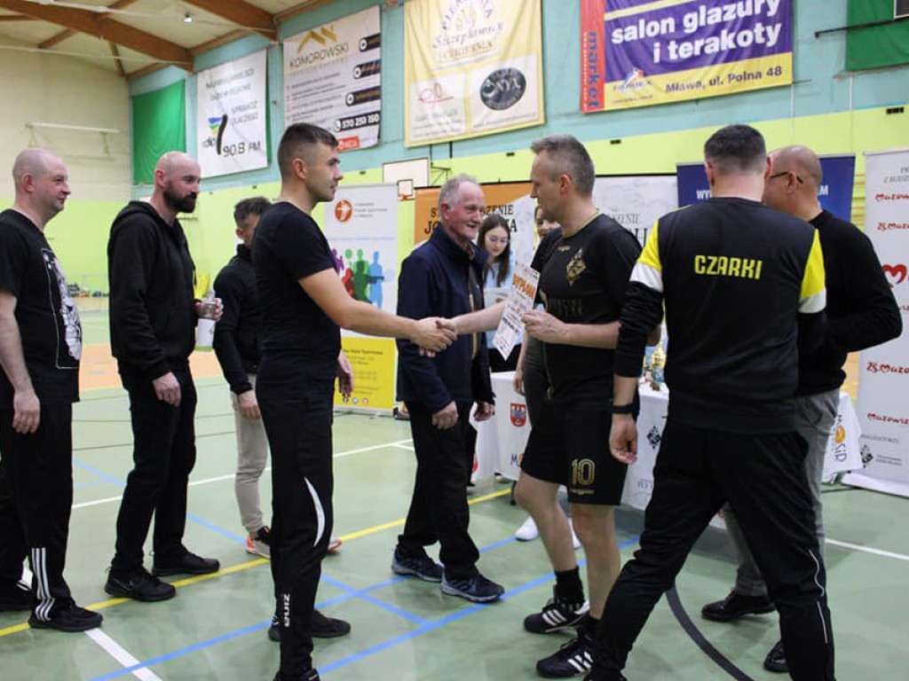 Raz Olsztyn, raz Włocławek. Puchary wyjechały z Mławy