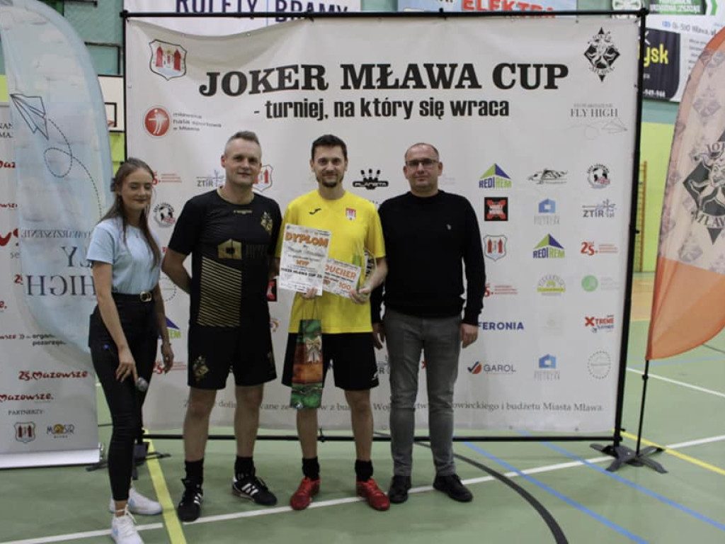 Raz Olsztyn, raz Włocławek. Puchary wyjechały z Mławy