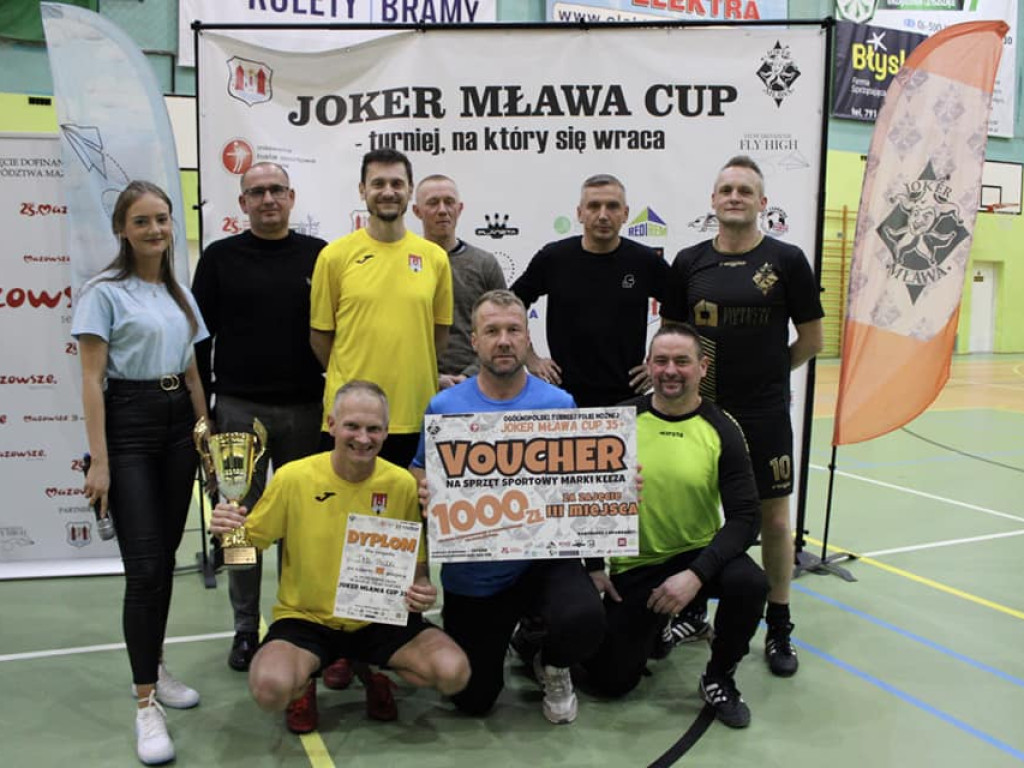 Raz Olsztyn, raz Włocławek. Puchary wyjechały z Mławy