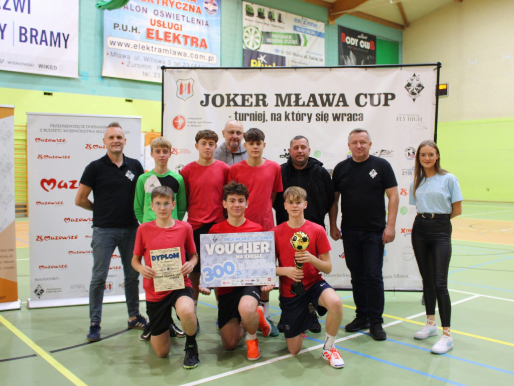 Raz Olsztyn, raz Włocławek. Puchary wyjechały z Mławy