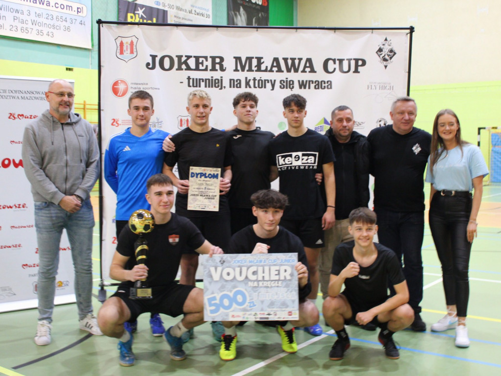 Raz Olsztyn, raz Włocławek. Puchary wyjechały z Mławy