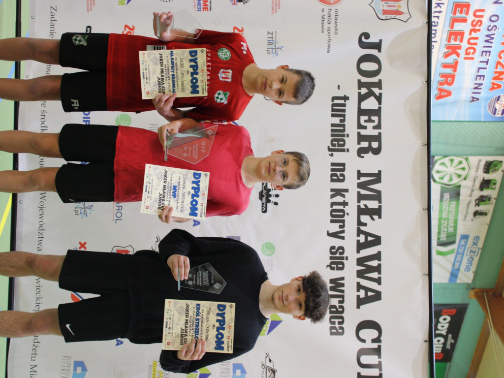 Raz Olsztyn, raz Włocławek. Puchary wyjechały z Mławy