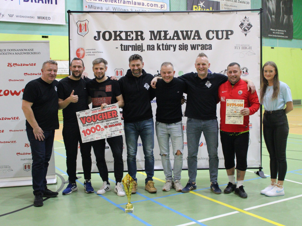 Raz Olsztyn, raz Włocławek. Puchary wyjechały z Mławy