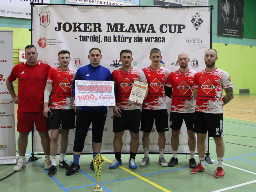 Raz Olsztyn, raz Włocławek. Puchary wyjechały z Mławy