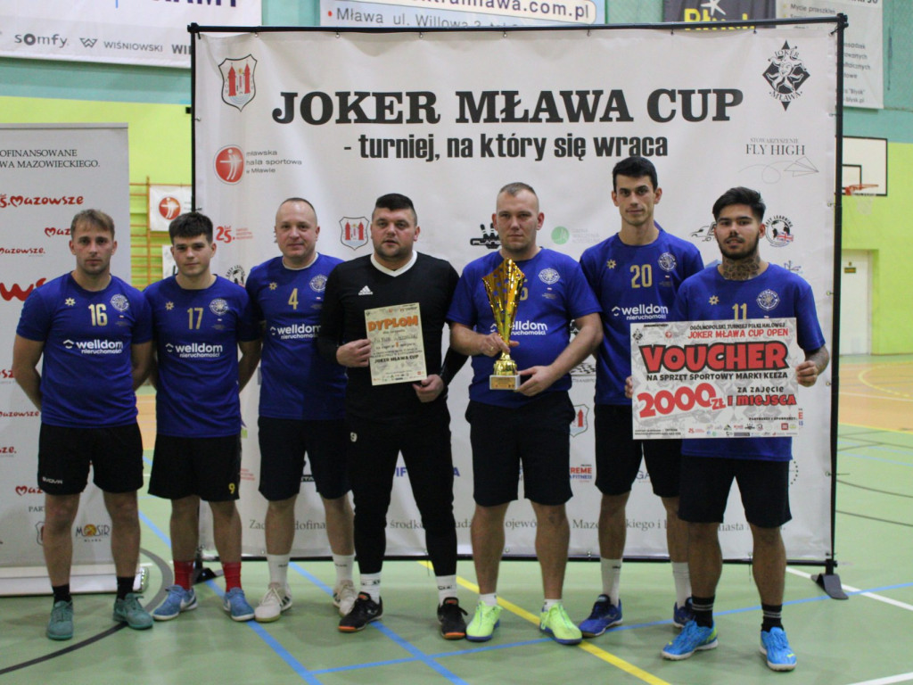 Raz Olsztyn, raz Włocławek. Puchary wyjechały z Mławy