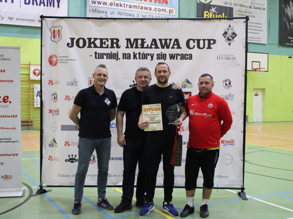 Raz Olsztyn, raz Włocławek. Puchary wyjechały z Mławy