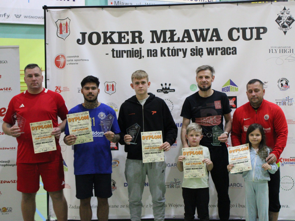 Raz Olsztyn, raz Włocławek. Puchary wyjechały z Mławy