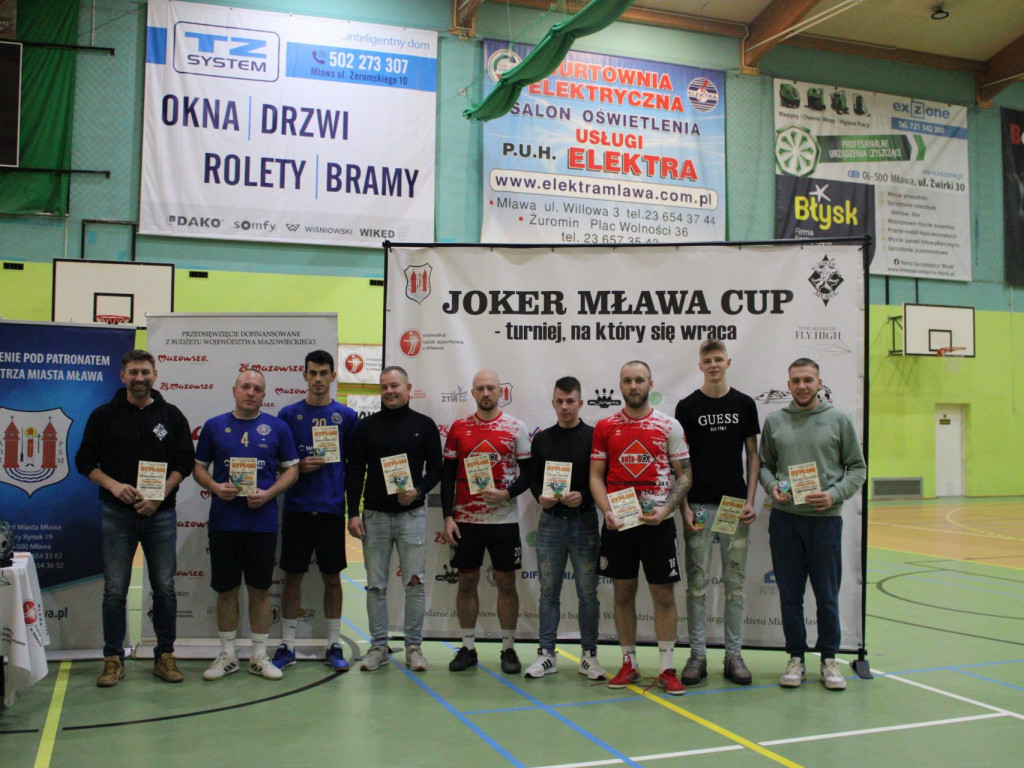 Raz Olsztyn, raz Włocławek. Puchary wyjechały z Mławy