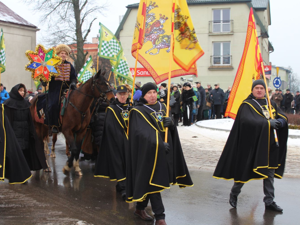 Mława świętowała Trzech Króli. Barwny orszak przeszedł ulicami miasta