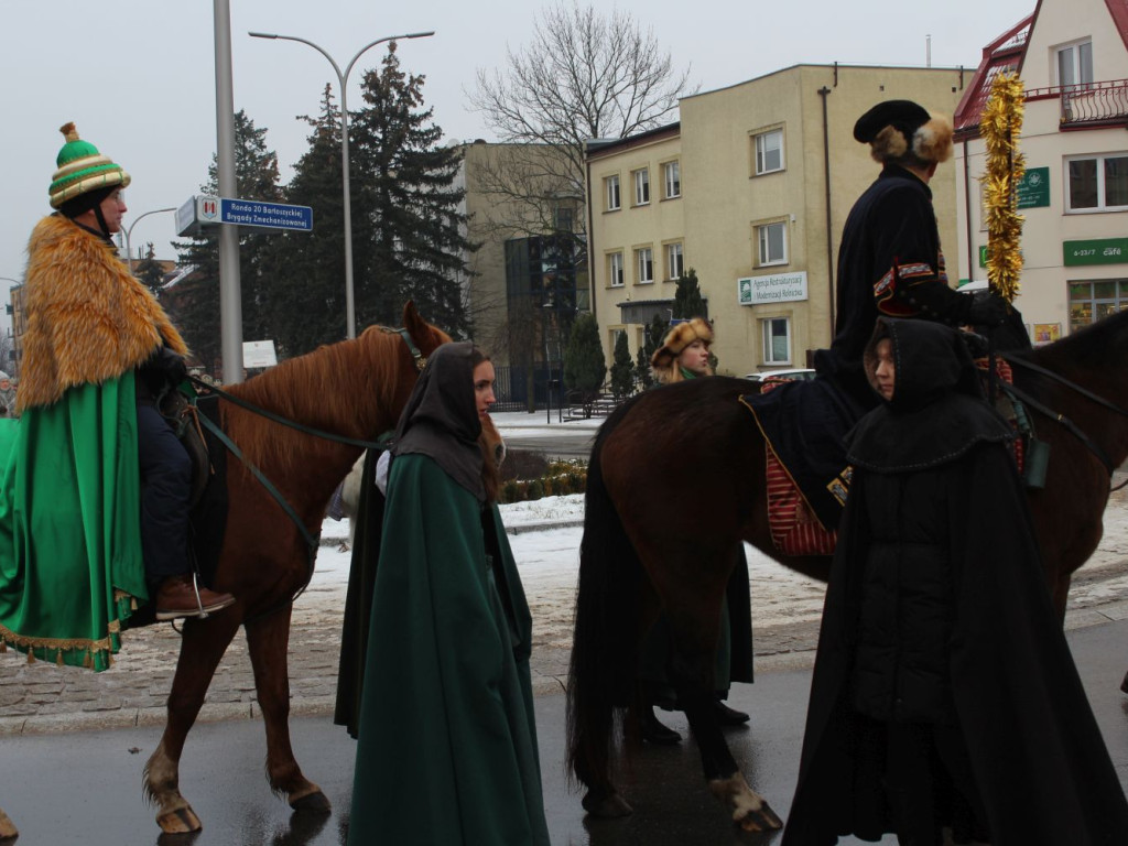 Mława świętowała Trzech Króli. Barwny orszak przeszedł ulicami miasta