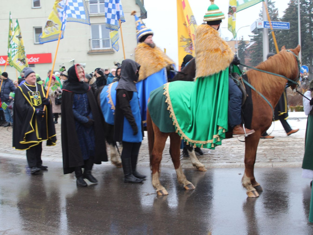 Mława świętowała Trzech Króli. Barwny orszak przeszedł ulicami miasta