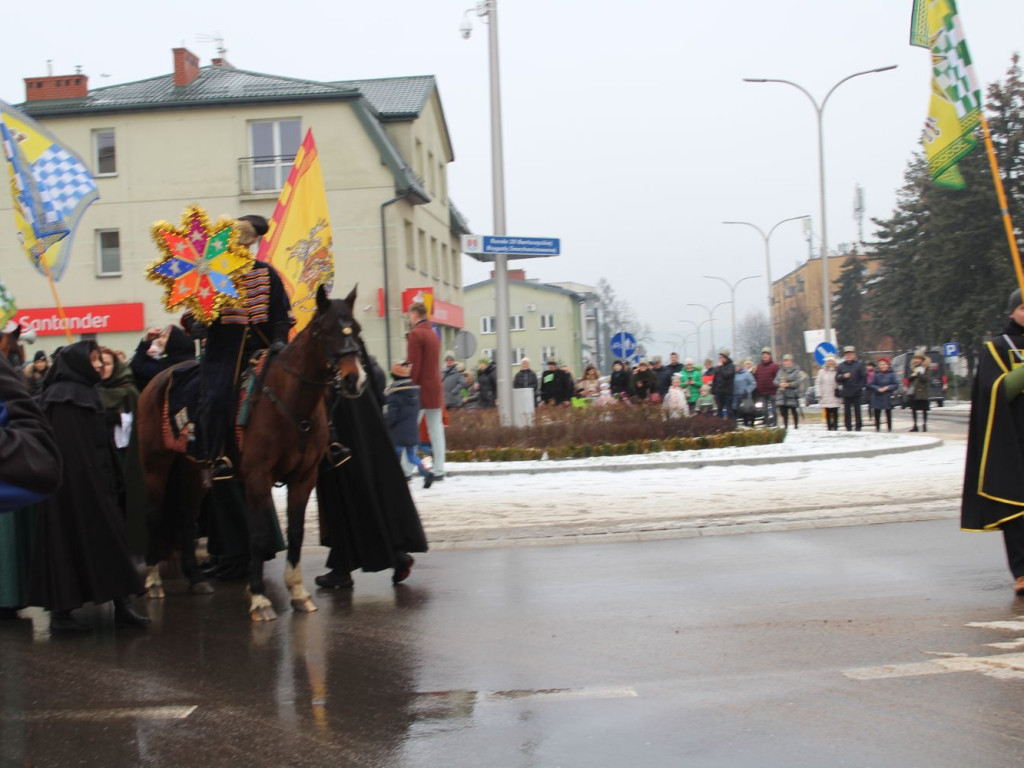 Mława świętowała Trzech Króli. Barwny orszak przeszedł ulicami miasta