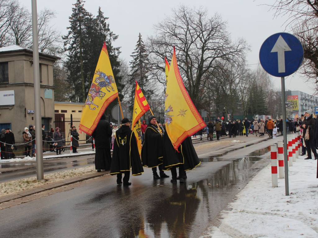 Mława świętowała Trzech Króli. Barwny orszak przeszedł ulicami miasta