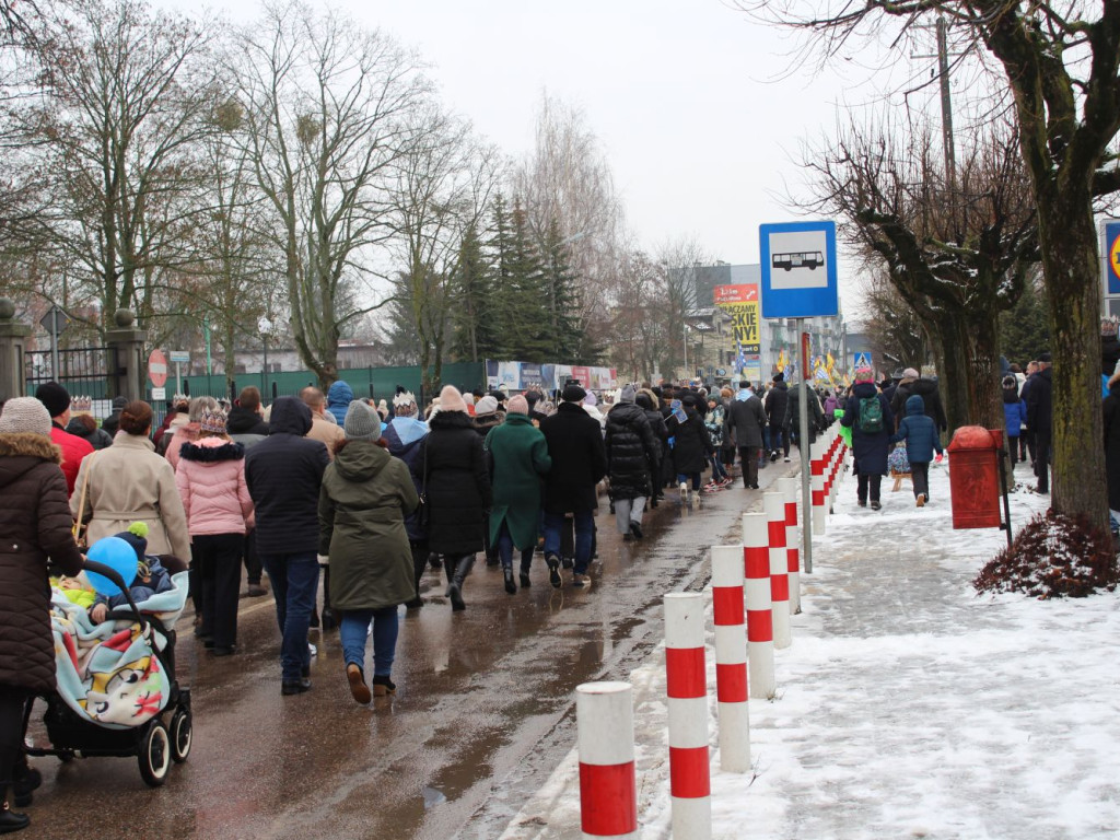 Mława świętowała Trzech Króli. Barwny orszak przeszedł ulicami miasta