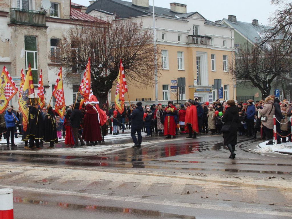 Mława świętowała Trzech Króli. Barwny orszak przeszedł ulicami miasta