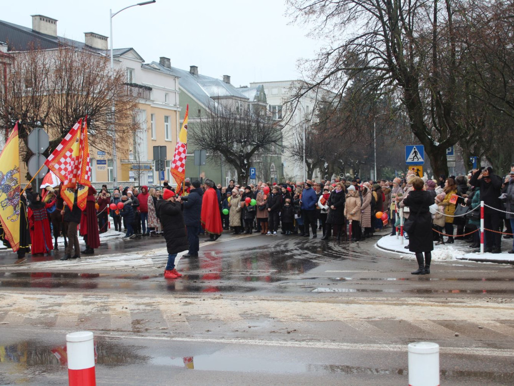 Mława świętowała Trzech Króli. Barwny orszak przeszedł ulicami miasta