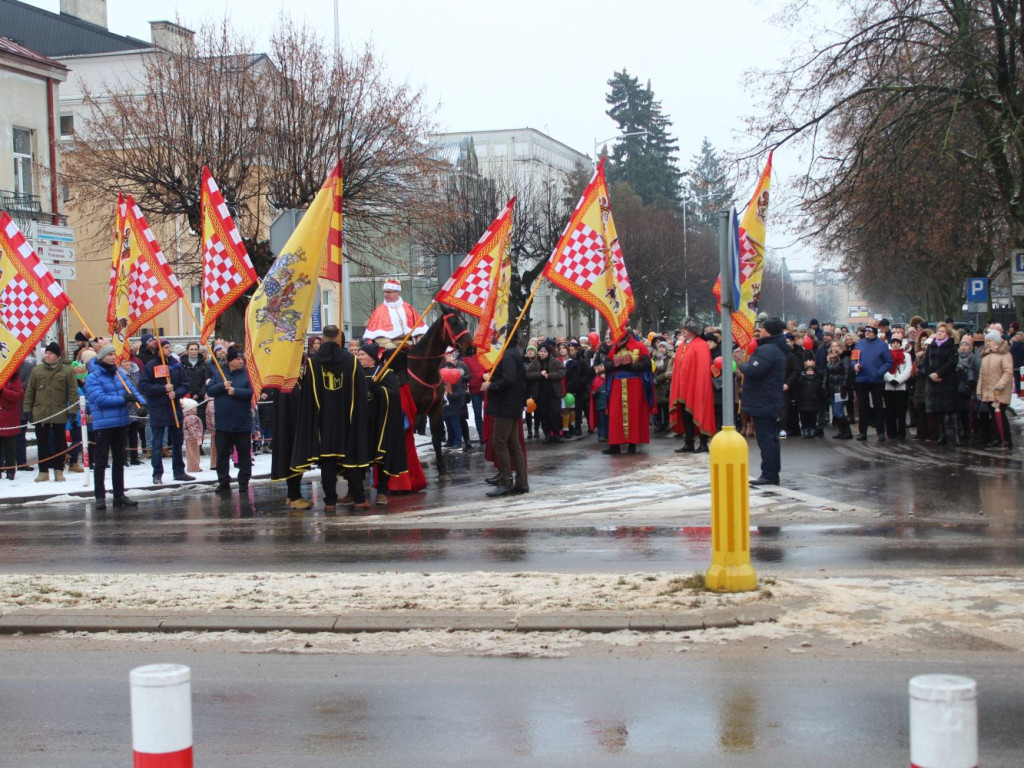 Mława świętowała Trzech Króli. Barwny orszak przeszedł ulicami miasta