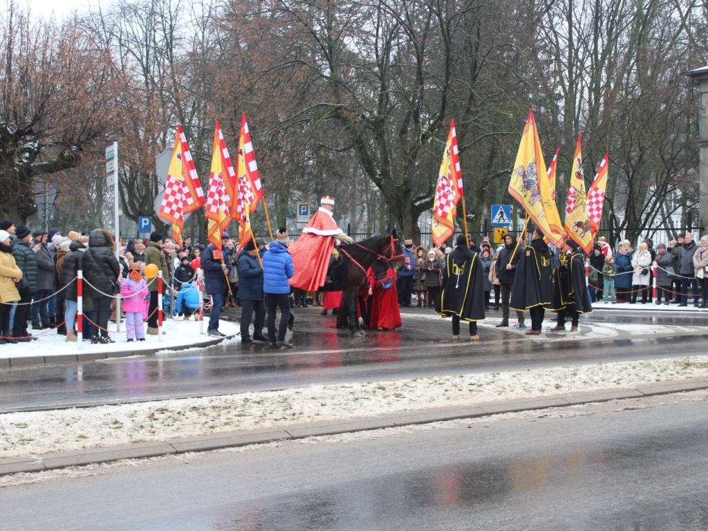 Mława świętowała Trzech Króli. Barwny orszak przeszedł ulicami miasta