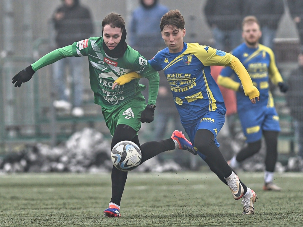 Młodzieżowiec z asystą i golem. Cztery bramki w sparingu