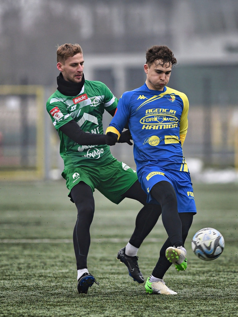 Młodzieżowiec z asystą i golem. Cztery bramki w sparingu